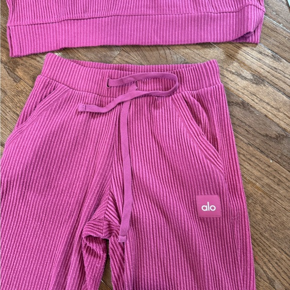 NEW ALO Yoga Pink Muse Set - Picture 4 of 9